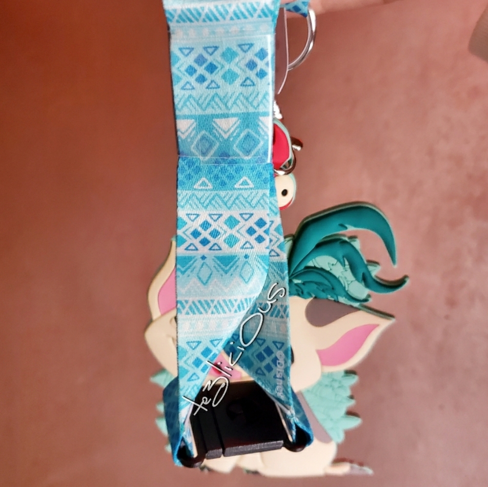 DISNEY PARKS MOANA PUA PIG CARD HOLDER LANYARD - Picture 4 of 4